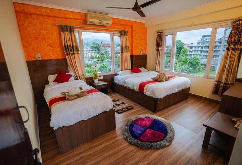 Chambre Triple Deluxe, Himalayan Inn