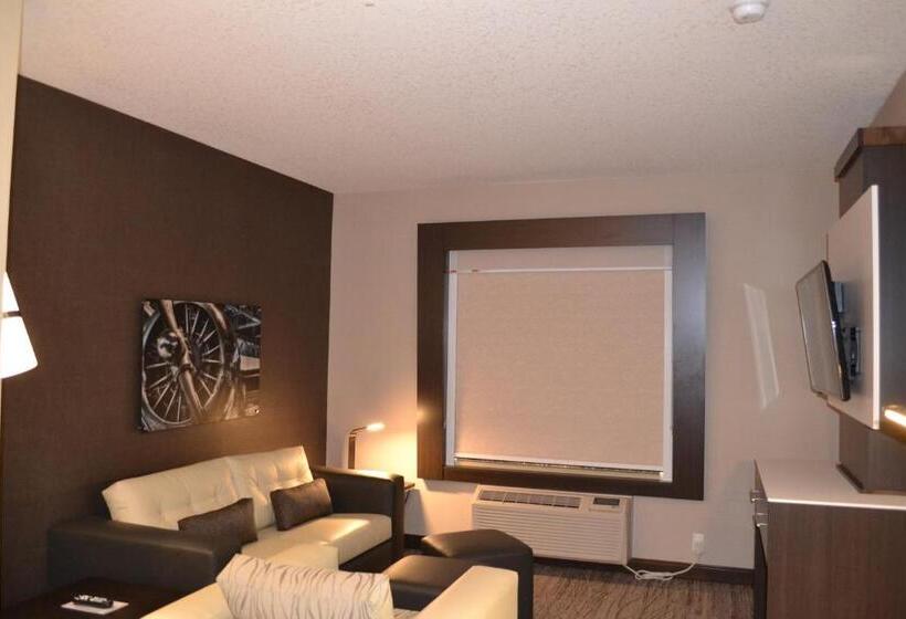 سوییت لوکس, Holiday Inn Express & Suites Cold Lake, An Ihg
