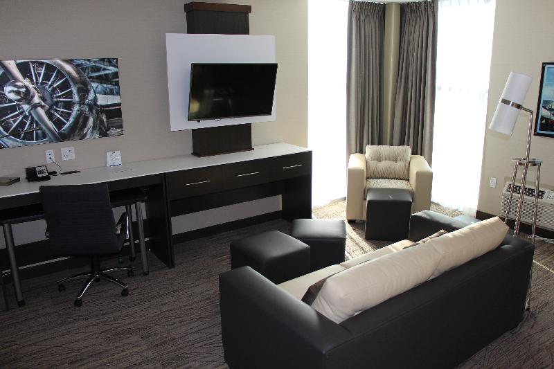 سوئیت با تخت بزرگ, Holiday Inn Express & Suites Cold Lake