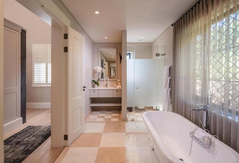 کلبه ییلاقی سوپریور یک خوابه, Leeu Estates