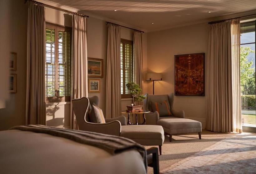سوئیت با تخت بزرگ, Leeu Estates