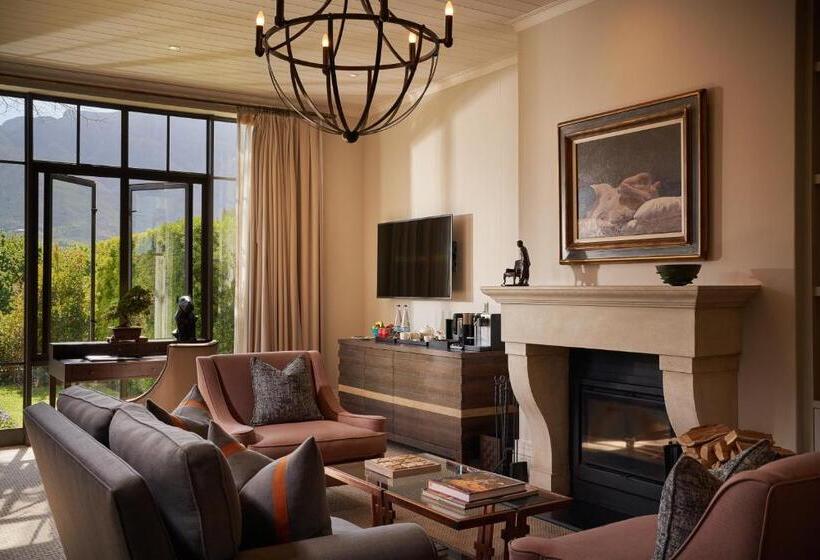 سوئیت با تخت بزرگ, Leeu Estates
