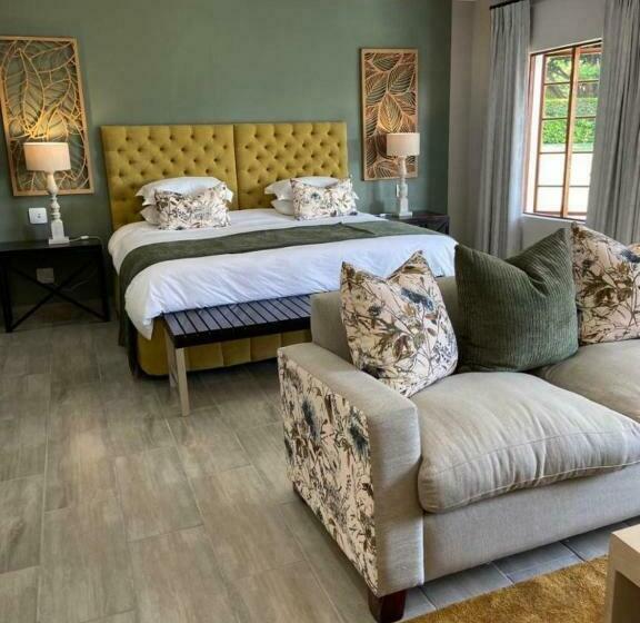 سوییت سوپریور, Nut Grove Boutique