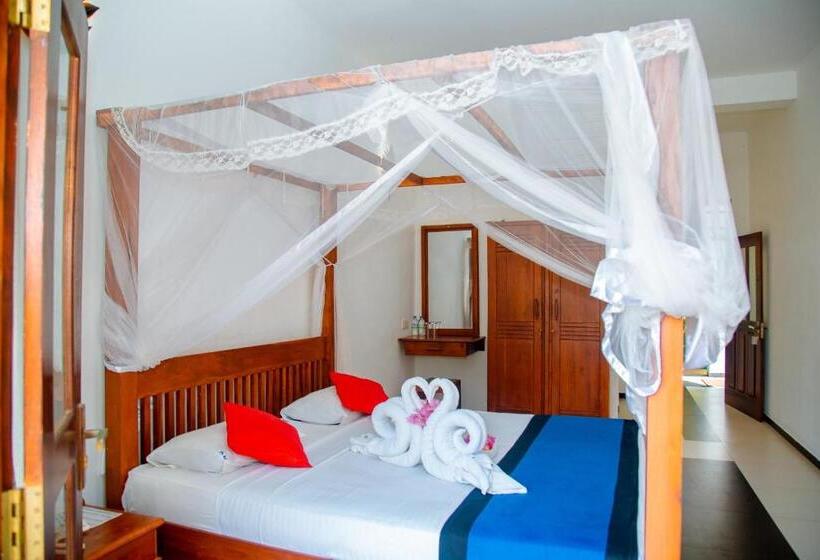اتاق لوکس با بالکن, Rockery Villa Ayurveda