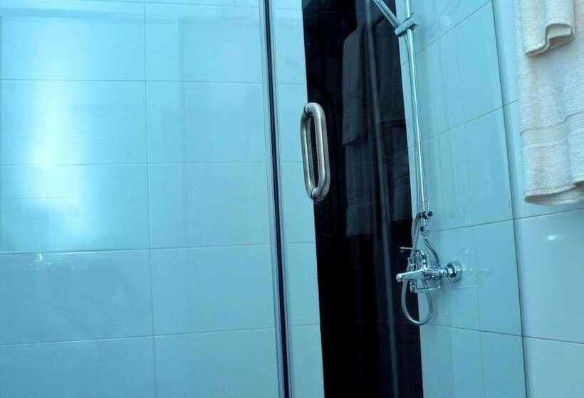 اتاق لوکس با بالکن, Rockery Villa Ayurveda