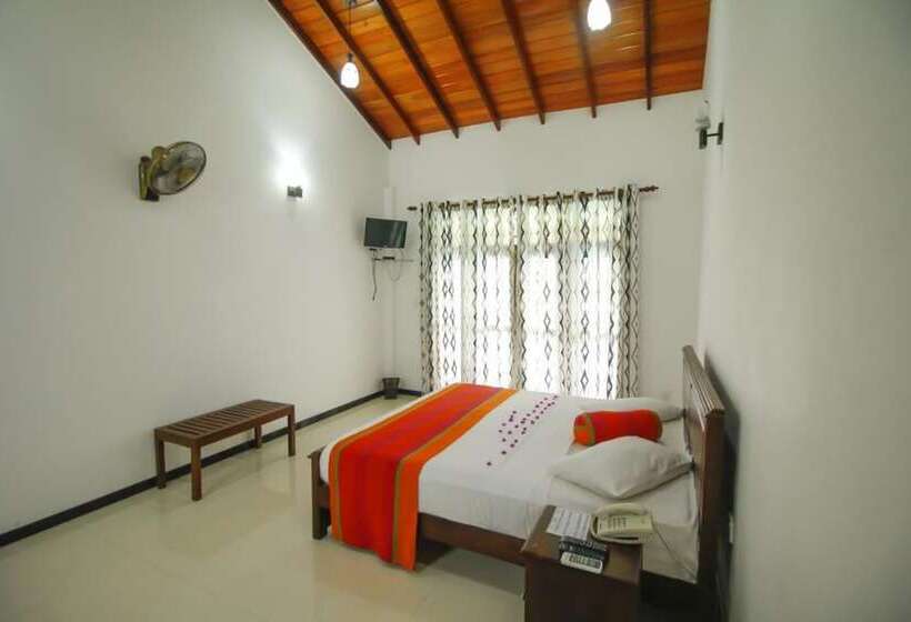اتاق لوکس با بالکن, Rockery Villa Ayurveda