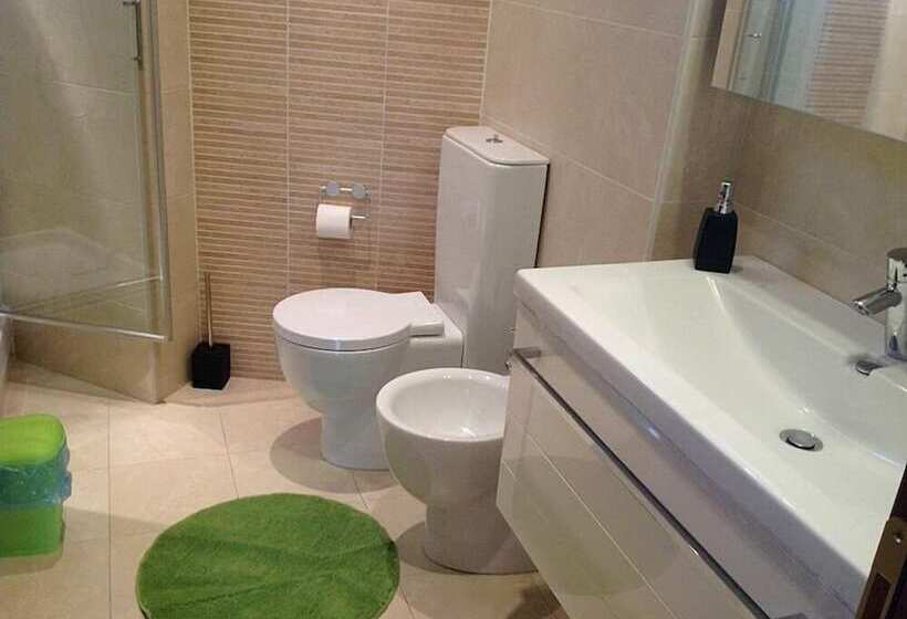 اتاق استاندارد با سرویس بهداشتی مشترک, Bologna Center Town