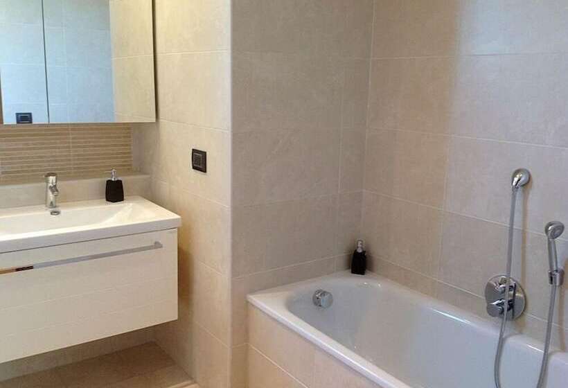 اتاق استاندارد با سرویس بهداشتی مشترک, Bologna Center Town