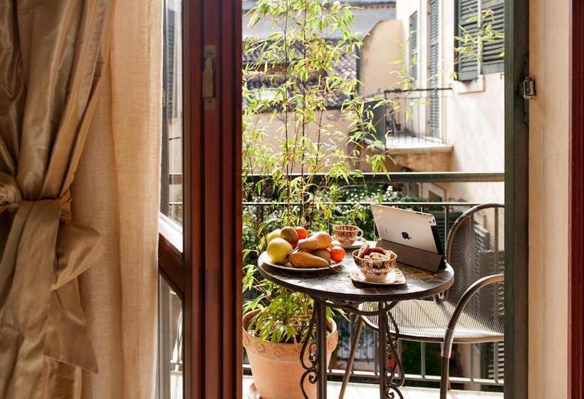 آپارتمان یک خوابه با دری مشترک که هال را جدا می کند., Residenza Borsari