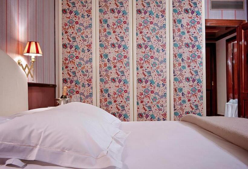 آپارتمان یک خوابه با دری مشترک که هال را جدا می کند., Residenza Borsari