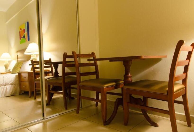 استودیوی استاندارد, Alicia's Inn