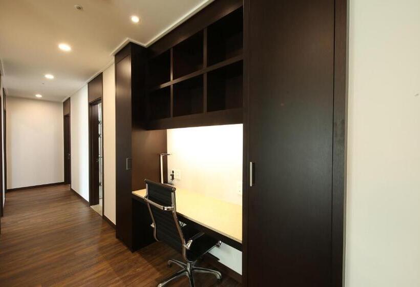 1 Bedroom Penthouse Apartment, Orakai Insadong Suites