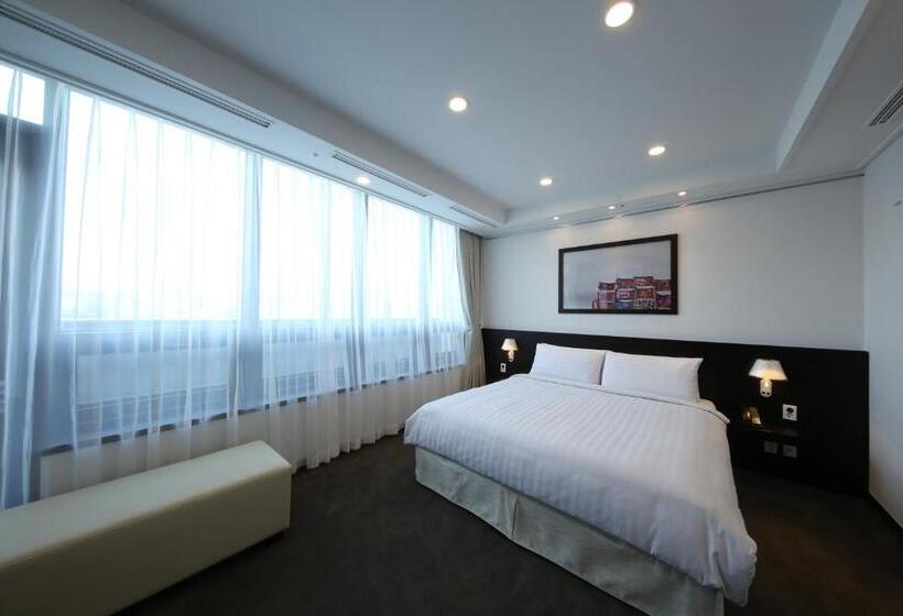 1 Bedroom Penthouse Apartment, Orakai Insadong Suites