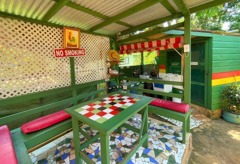 اتاق اکونومی, Judy House Cottages And Rooms