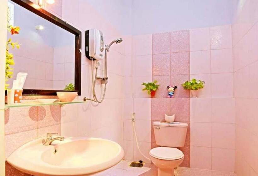 اتاق خانوادگی با چشم‌انداز باغ, Green Garden Homestay
