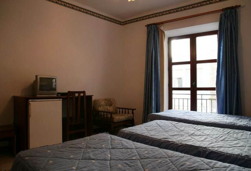 Quarto Triplo Standart, Pension San Joaquin