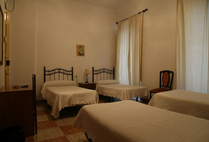 Standard Quadruple Room, Pension San Joaquin