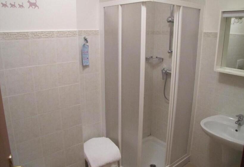 اتاق استاندارد چهارنفره با بالکن, Scaranò