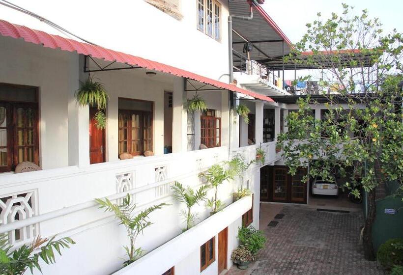 اتاق لوکس, Shanith Guesthouse Negombo