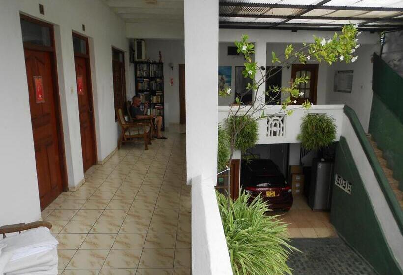 اتاق لوکس, Shanith Guesthouse Negombo
