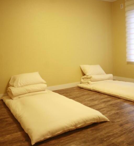 スタンダードルーム, Crib 49 Guesthouse   Foreigner Only