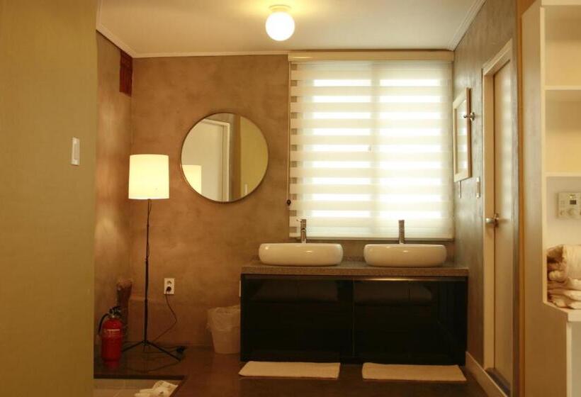 スタンダードトリプルルーム, Crib 49 Guesthouse   Foreigner Only