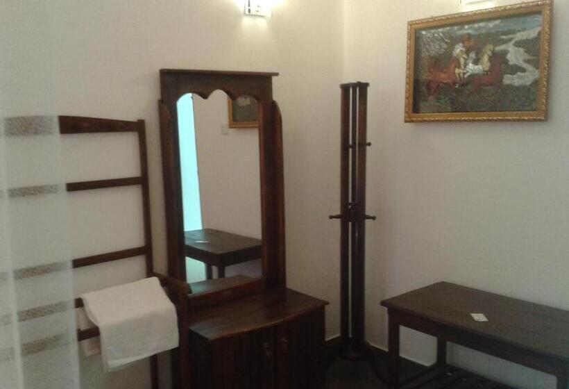اتاق استاندارد سه نفره, Nooit Gedacht Holiday Resort Unawatuna
