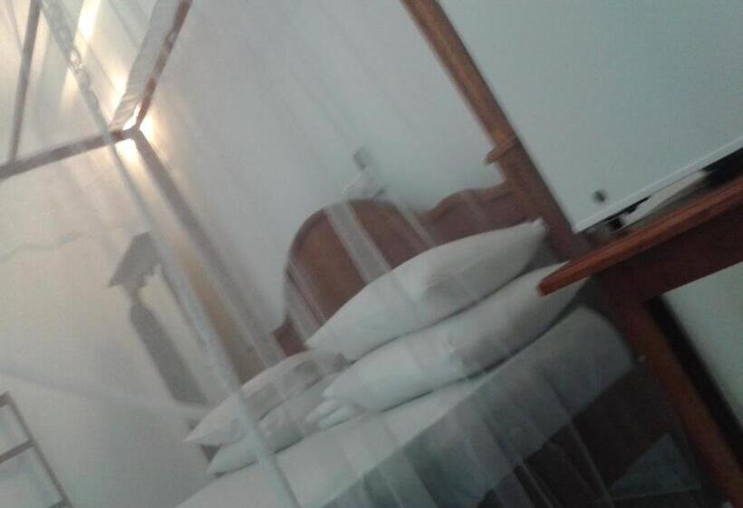 اتاق استاندارد سه نفره, Nooit Gedacht Holiday Resort Unawatuna