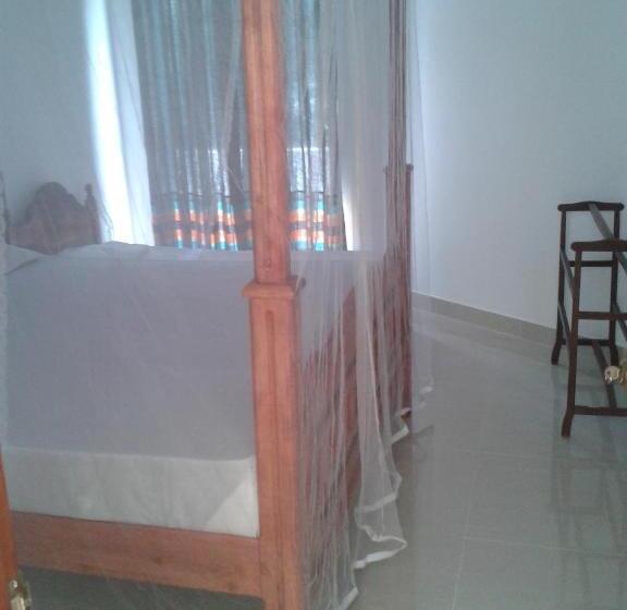 اتاق استاندارد سه تخته با بالکن, Nooit Gedacht Holiday Resort Unawatuna