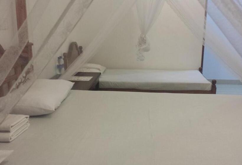 اتاق استاندارد سه تخته با بالکن, Nooit Gedacht Holiday Resort Unawatuna