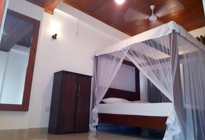 اتاق لوکس با بالکن, Nooit Gedacht Holiday Resort Unawatuna
