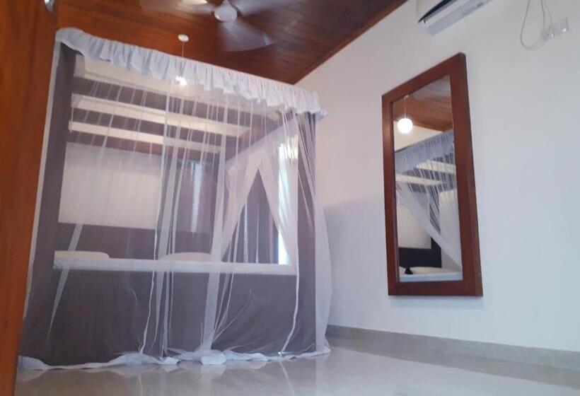 اتاق لوکس با بالکن, Nooit Gedacht Holiday Resort Unawatuna