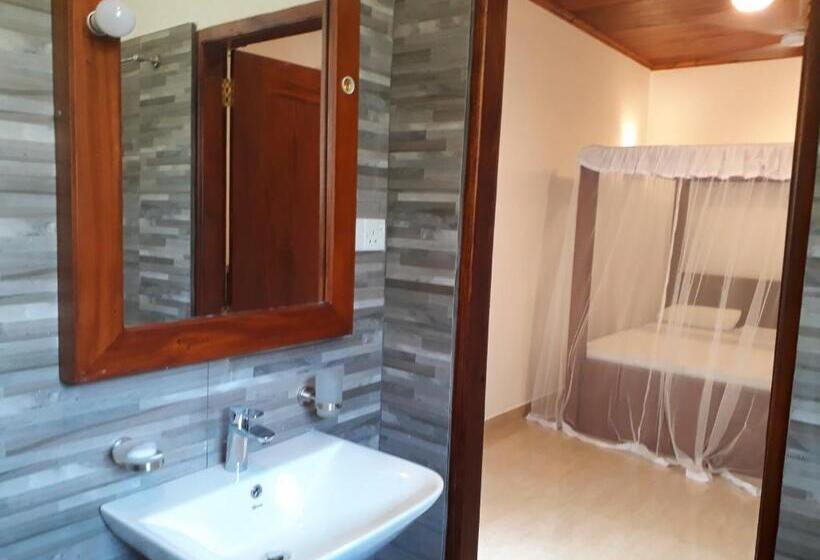 اتاق لوکس با بالکن, Nooit Gedacht Holiday Resort Unawatuna