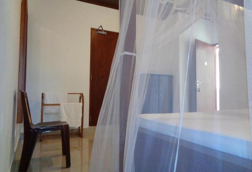 اتاق لوکس با بالکن, Nooit Gedacht Holiday Resort Unawatuna