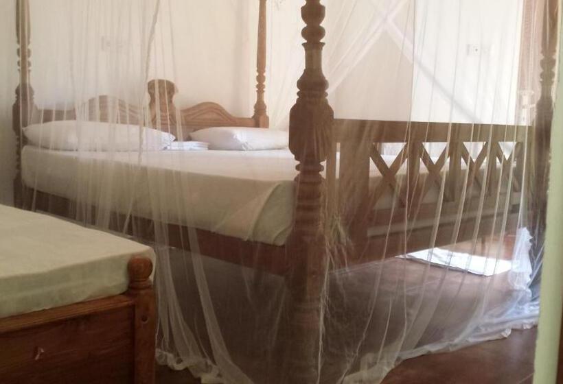 اتاق استاندارد سه نفره, Nooit Gedacht Holiday Resort Unawatuna