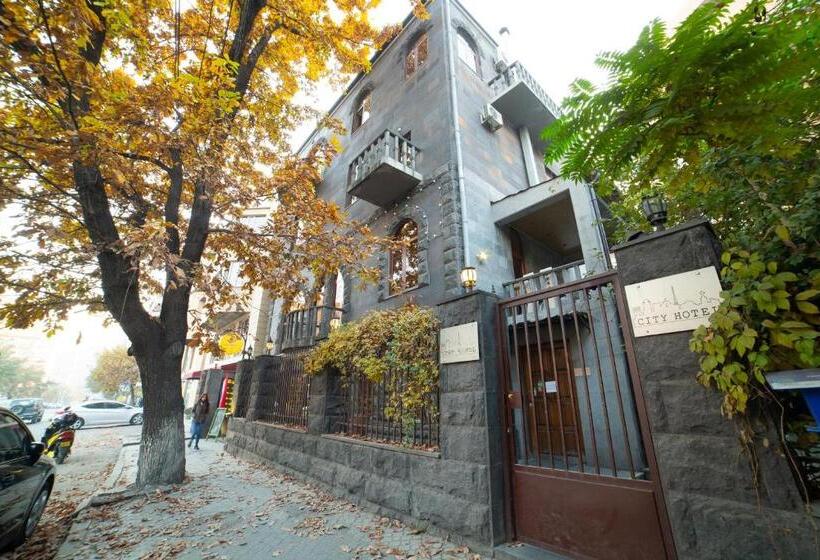 اتاق استاندارد سه نفره, Saryan Hotel Yerevan