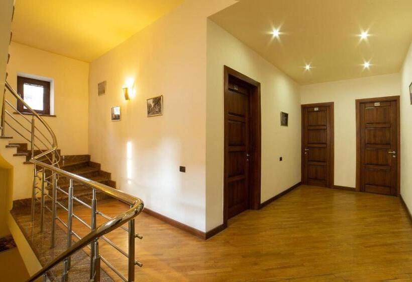 اتاق استاندارد سه نفره, Saryan Hotel Yerevan