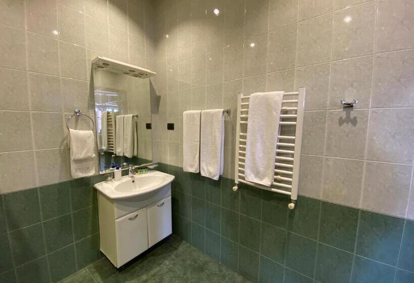 اتاق استاندارد سه نفره, Saryan Hotel Yerevan