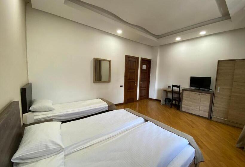 اتاق استاندارد سه نفره, Saryan Hotel Yerevan