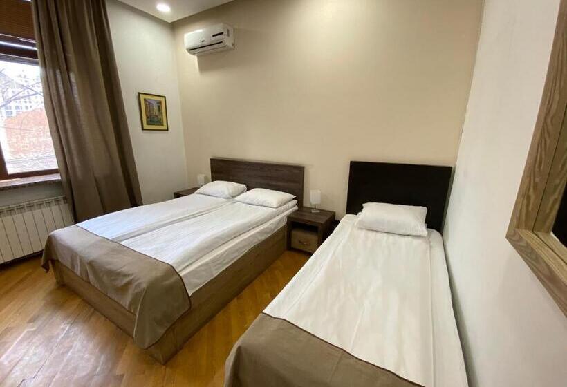 اتاق استاندارد سه نفره, Saryan Hotel Yerevan