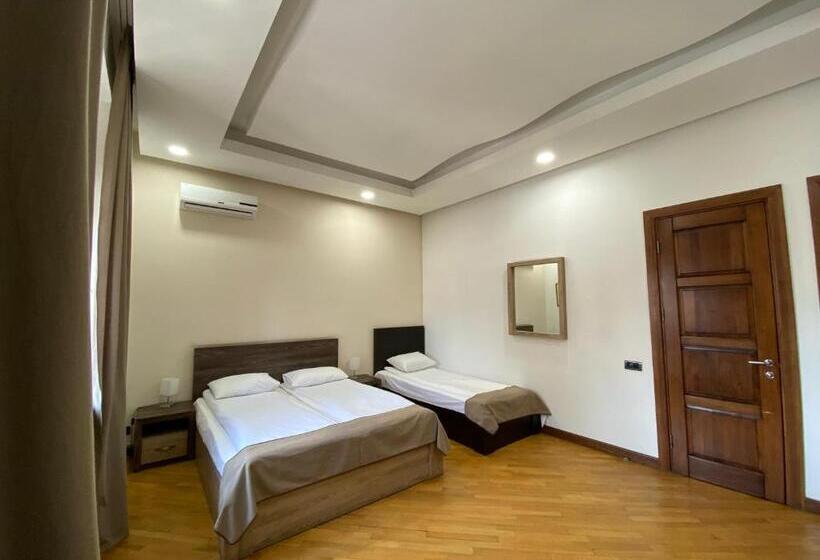 اتاق استاندارد سه نفره, Saryan Hotel Yerevan