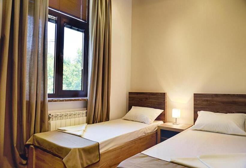 اتاق استاندارد, Saryan Hotel Yerevan