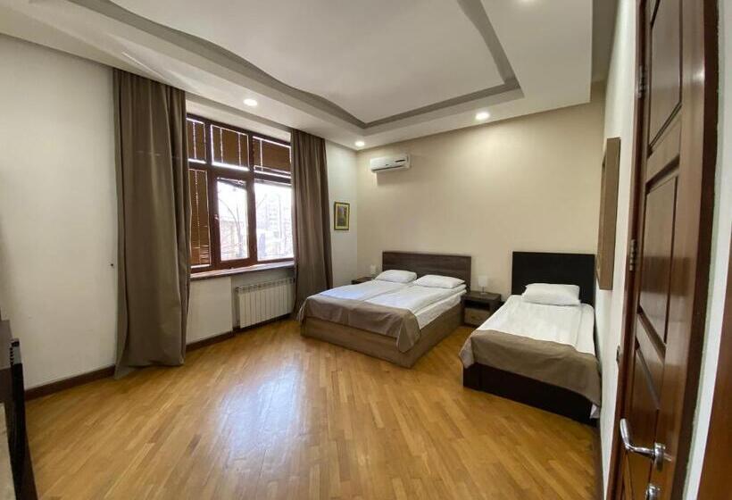 اتاق استاندارد سه نفره, Saryan Hotel Yerevan