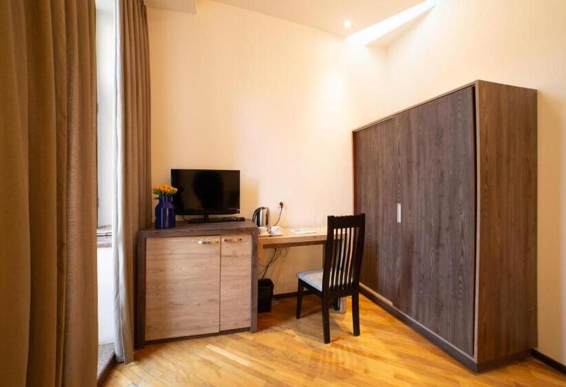 اتاق استاندارد, Saryan Hotel Yerevan