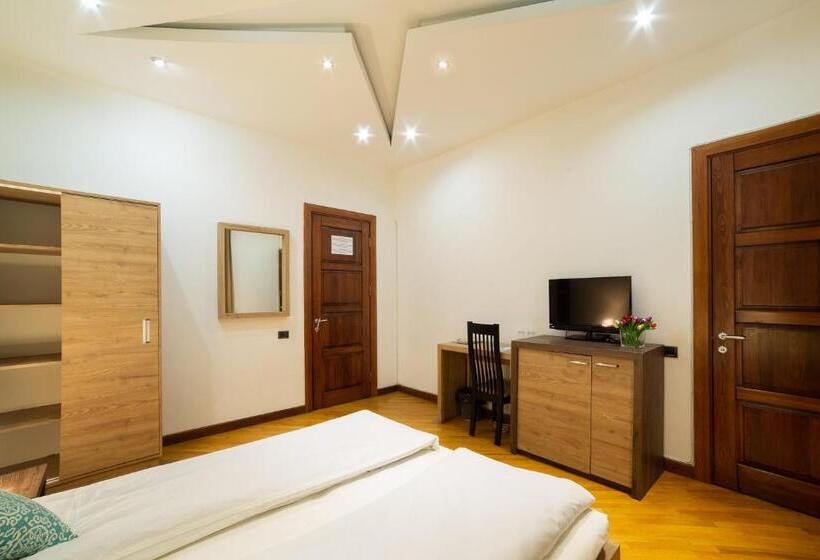 اتاق استاندارد, Saryan Hotel Yerevan