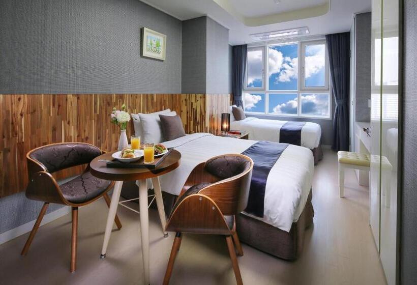 استودیوی لوکس, Ever8 Serviced Residence