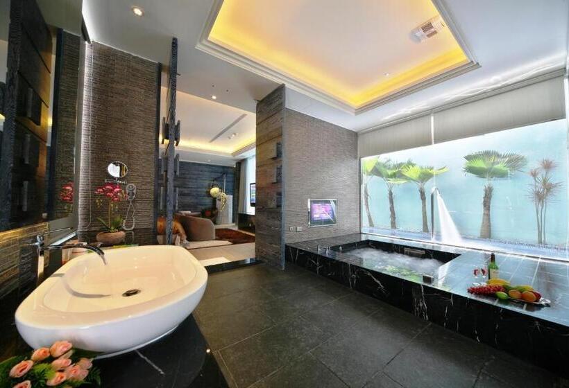 اتاق استاندارد با چشم‌انداز استخر, Han Guan Motel