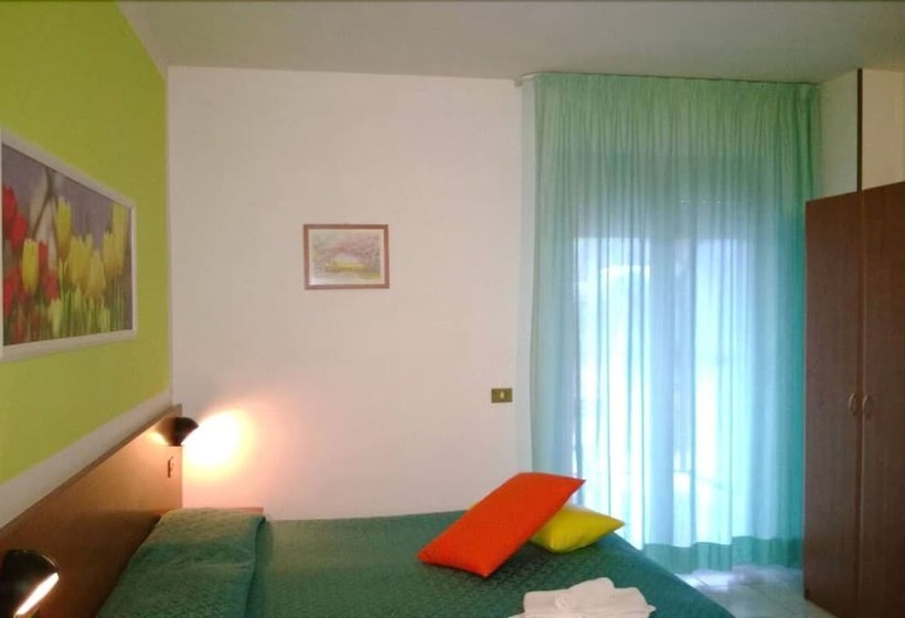 اتاق استاندارد سه نفره, Villa Truentum
