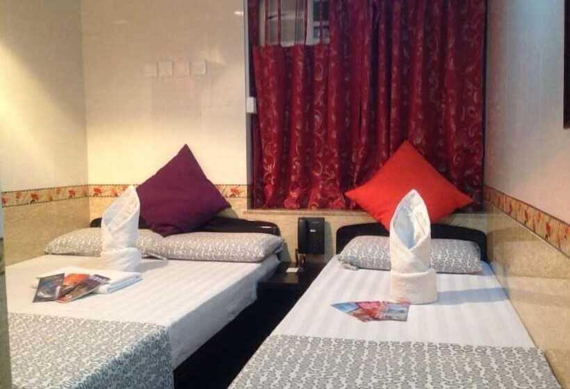 Standard Triple Room, Marrigold Hostel