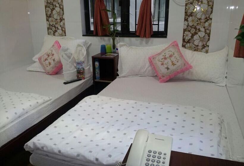 Standard Triple Room, Marrigold Hostel